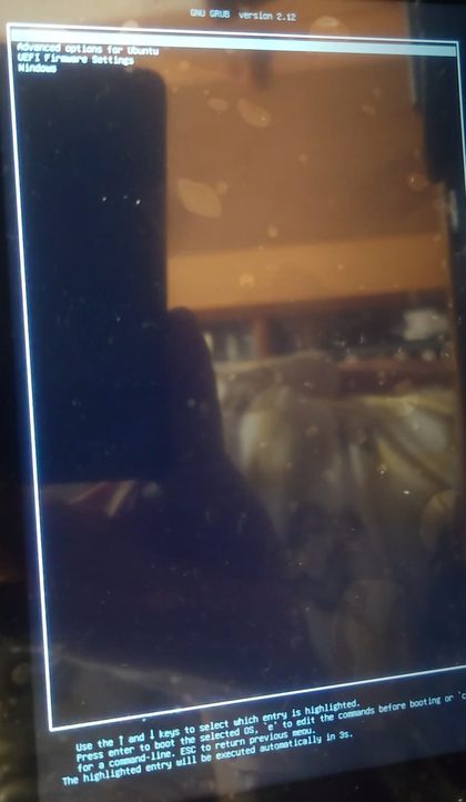 起動メニュー（自動で Ubuntu）